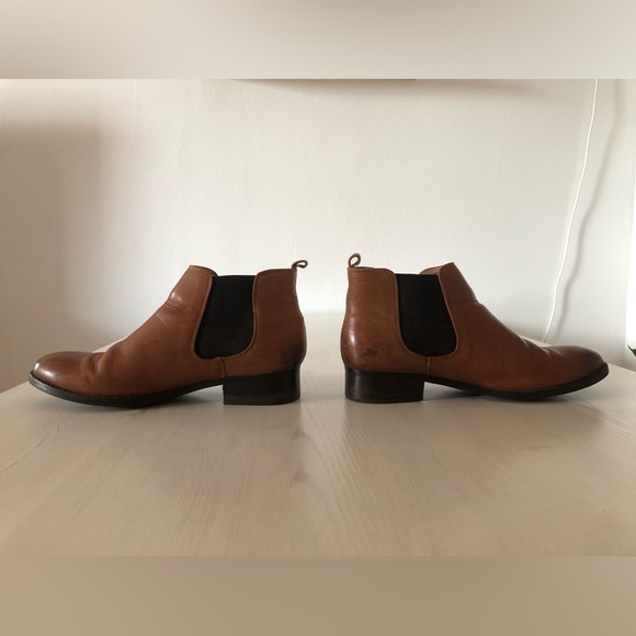 Clarks Leather Chelsea Boot - Picture 3 of 8